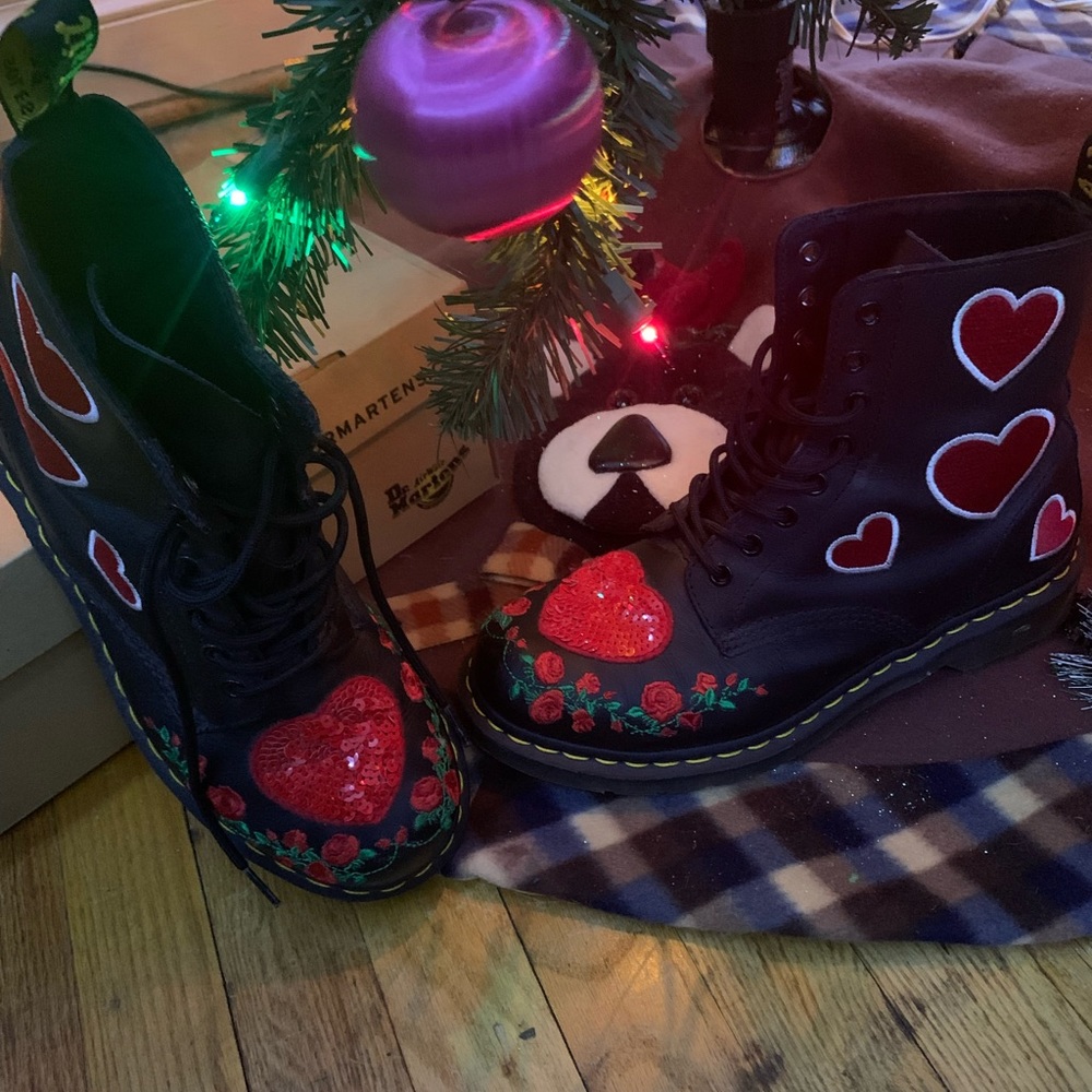 1460 Pascal Hearts Core Appliqué Dr. Marten Boots-size 10